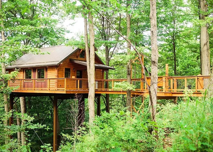 Treehouse #5 By Amish Country Lodging