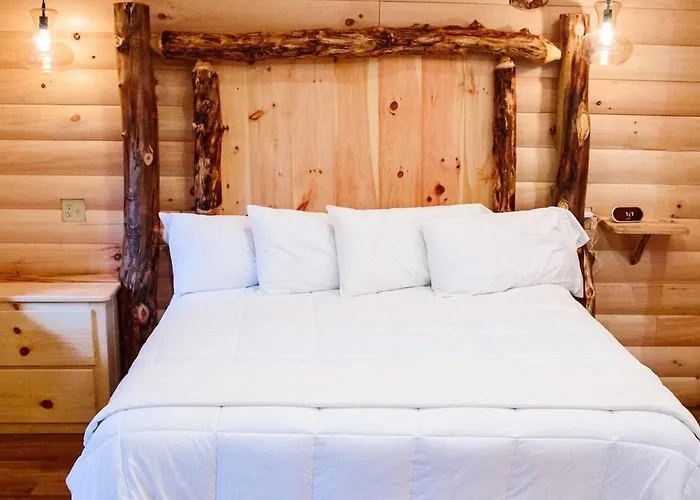 Treehouse #6 By Amish Country Lodging