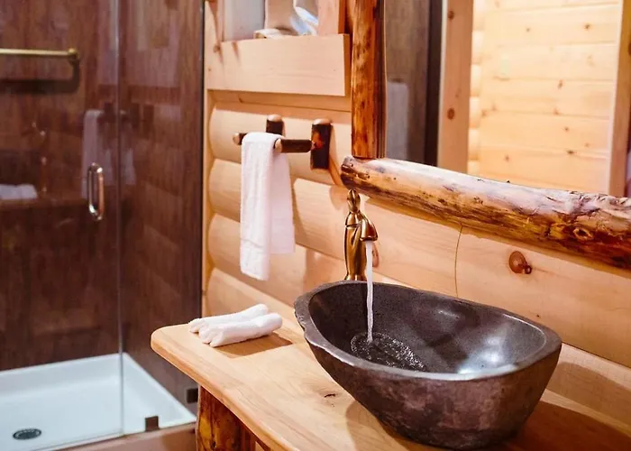 Treehouse #5 By Amish Country Lodging