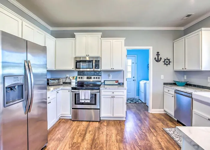 Ocean Isle Beach Escape - Centrally Located!