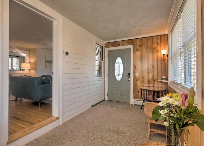 3 Mi To Dtwn & Beach! Bristol Home W/ Patio