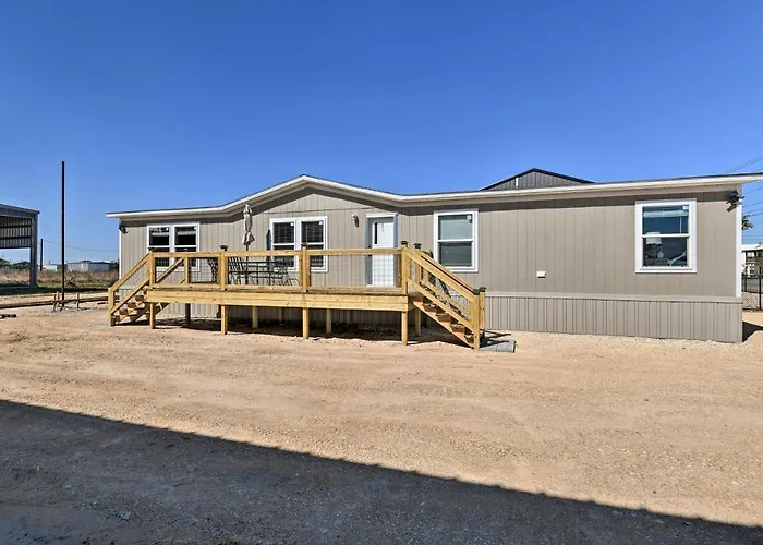 3 Mi To Beach: Home W/ Deck In Port O'Connor!