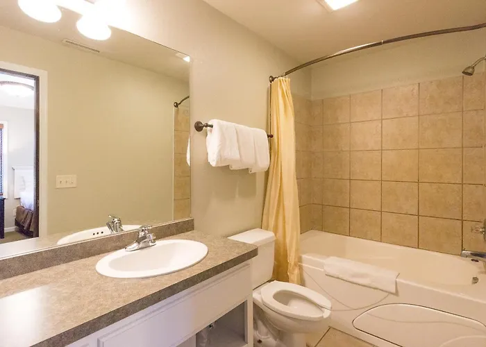 Bay Colony- Unit 764 - Lower