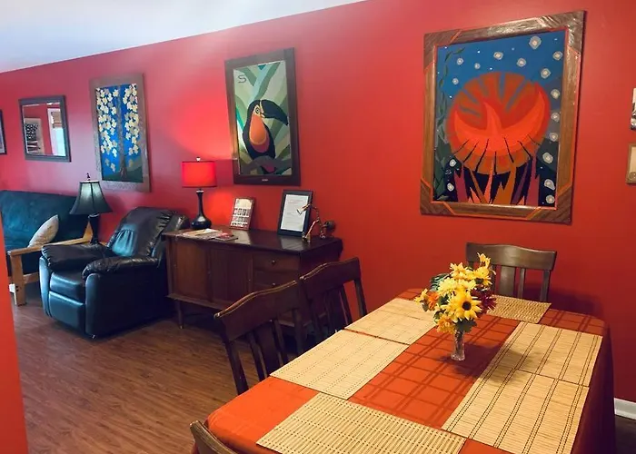 Family Friendly Downtown Home - Private Yard & Grill - Location, Location, Location!