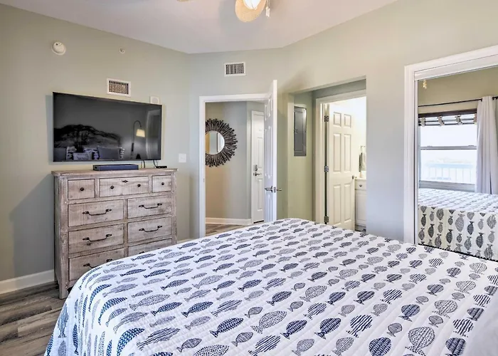Panama City Beach Condo W/ Free Beach Service!