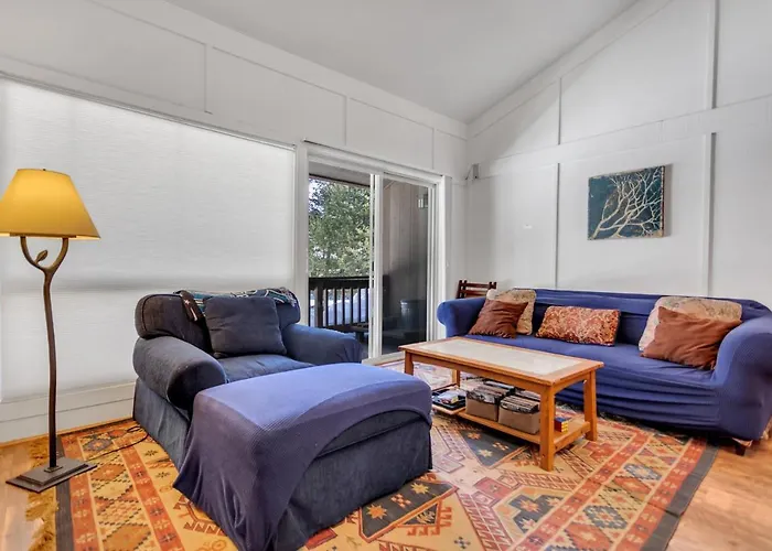 Stylish, Remodeled Condo - Creekside #14