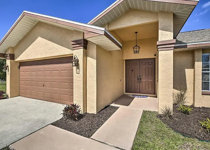 Breezy Cape Coral Oasis, Covered Lanai & Bbq