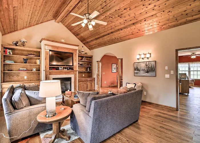 Pet-Friendly Abingdon Abode W/ Yard & Grill!