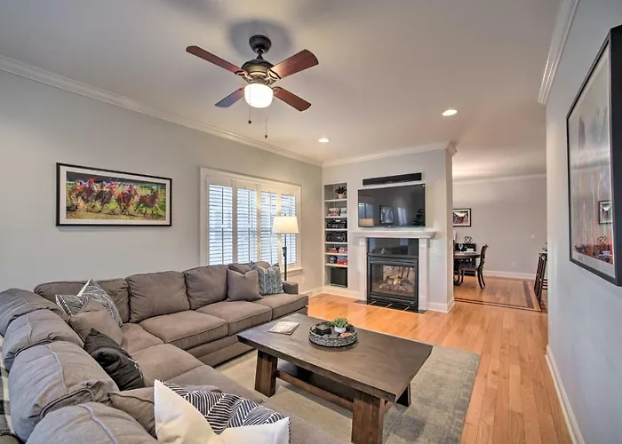 Stunning House W/ Deck, Game Room & Home Gym!