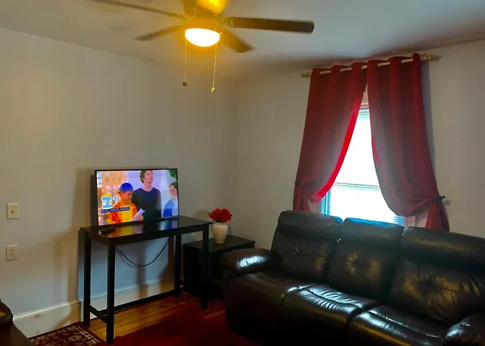 2Br-Free Parking, 5Min To Providence, 5Min To Ma-I-95