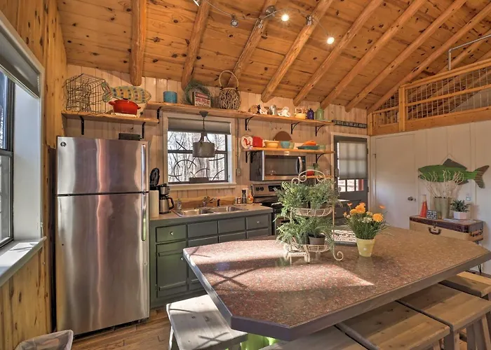 Scenic Greers Ferry Cabin W/ Deck + Fire Pit!