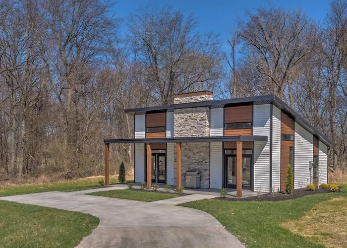 Upscale & Quiet Paducah Retreat On 15 Acres!