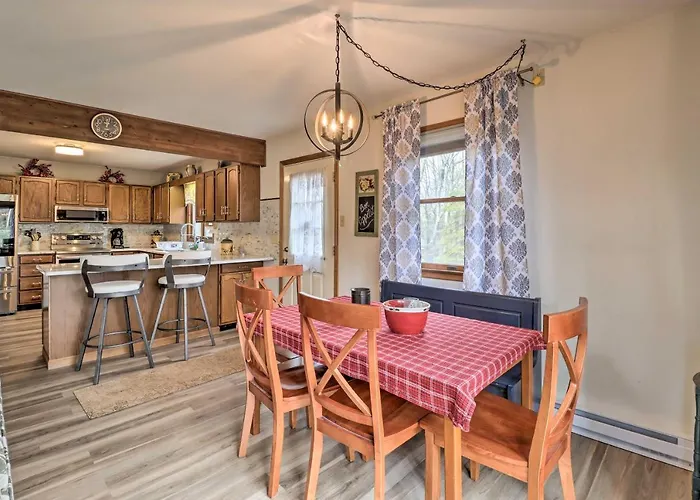 ~ 1 Mi To Lake: Secluded Poconos Home W/ Decks