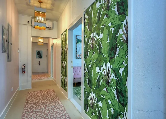 Room 8 Oleander Hotel Downtown Galveston Hotel Near Cruise Terminal & Beach