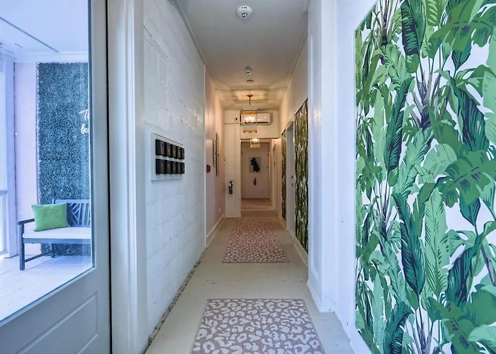 Room 9 Oleander Hotel Walk To Cruise Terminal, Restaurants & The Strand