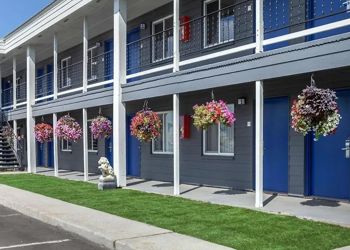 Rodeway Inn & Suites Ontario
