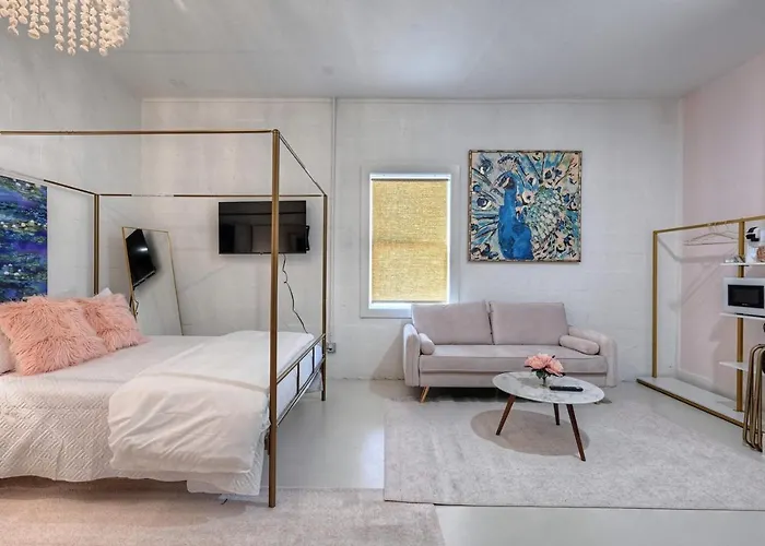Room 9 Oleander Hotel Walk To Cruise Terminal, Restaurants & The Strand