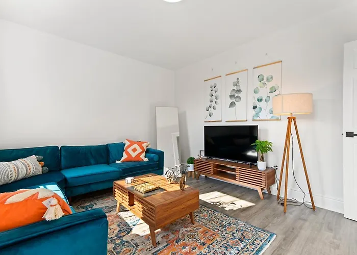 Orange Oasis In The Heart Of East Rock With Free Parking Near Dt And Yale