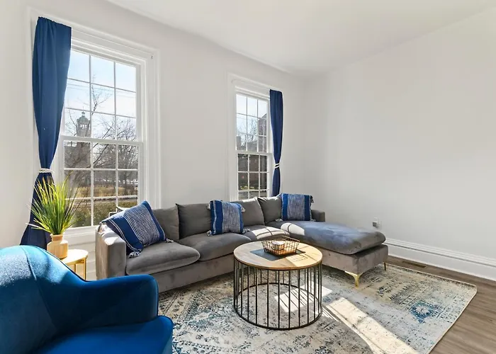 Casa Soleada In East Rock Near Dt And Yale Som With Free Parking And King Bed