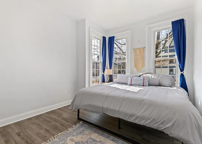 Casa Soleada In East Rock Near Dt And Yale Som With Free Parking And King Bed