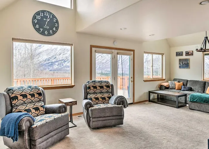 Alaskan Mountain Gem With Private Hot Tub & Gym!
