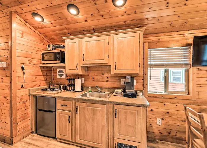 Beautiful New Bern Studio Cabin W/ Fire Pit!