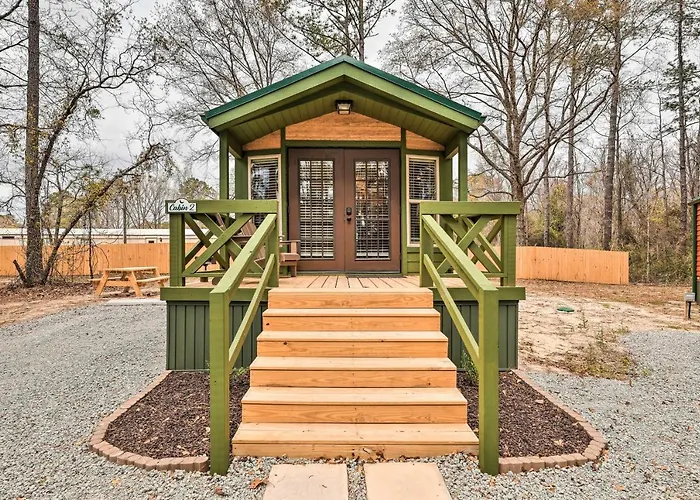 Beautiful New Bern Studio Cabin W/ Fire Pit!
