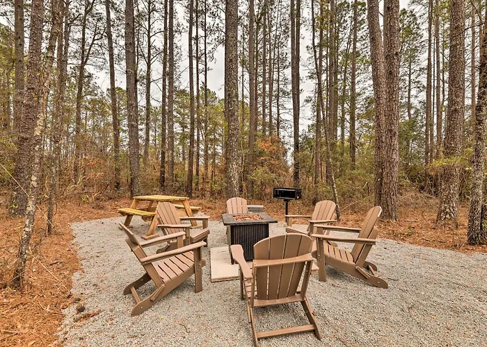Beautiful New Bern Studio Cabin W/ Fire Pit!
