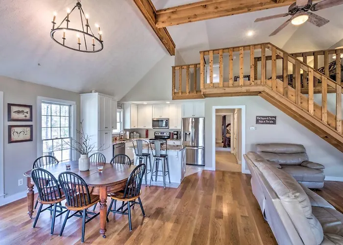 Bright 'Green Gables' Cabin: Hike, Swim & Bbq