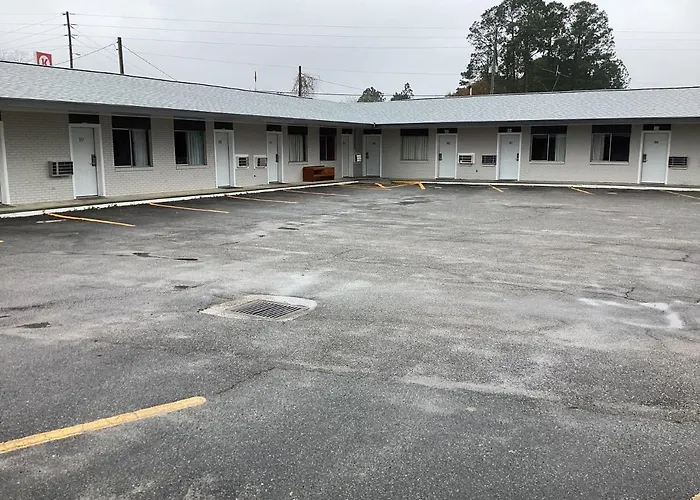 Pinelodge Motel