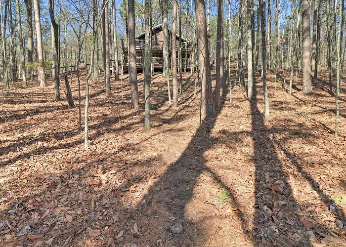 Scenic Greers Ferry Cabin W/ Deck + Fire Pit!