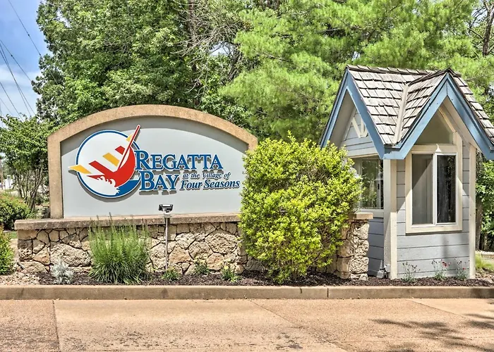 Lake-View Patio, Pool Access! Regatta Bay Condo