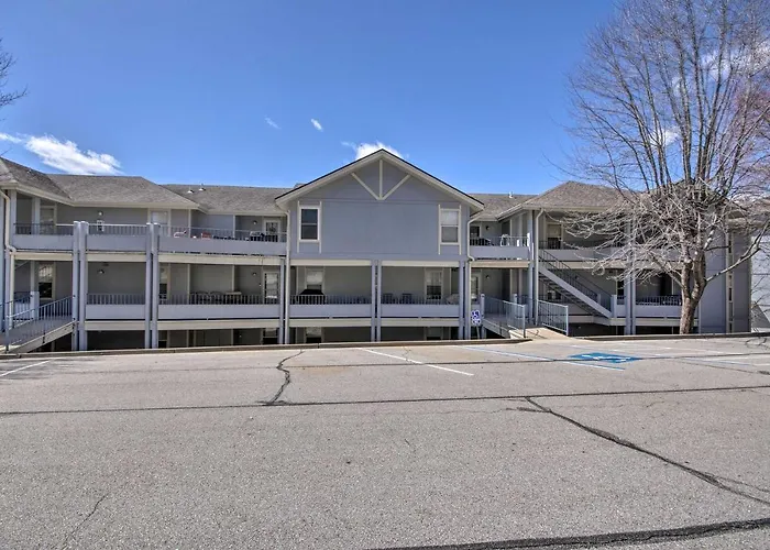 Lake-View Patio, Pool Access! Regatta Bay Condo