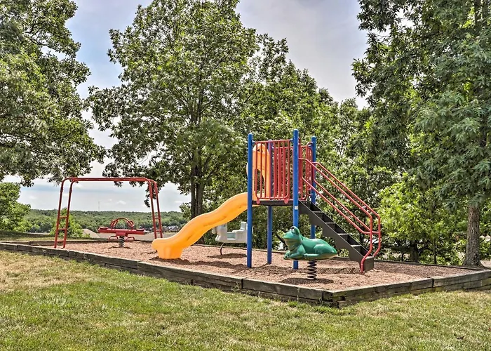 Lake-View Patio, Pool Access! Regatta Bay Condo