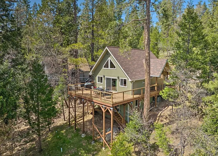 Woodsy Retreat: Modern Mi-Wuk Village Cabin!