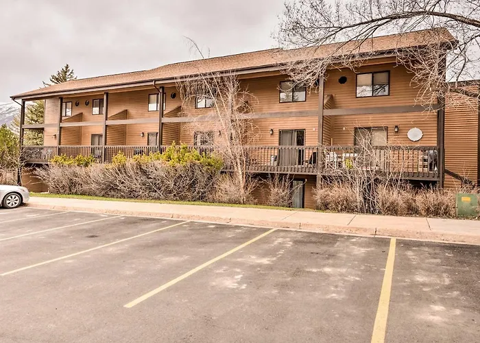 Chic Eden Condo W/ Pool Access < 5 Mi To Ski!