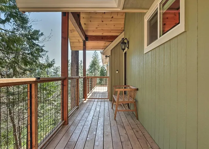 Woodsy Retreat: Modern Mi-Wuk Village Cabin!
