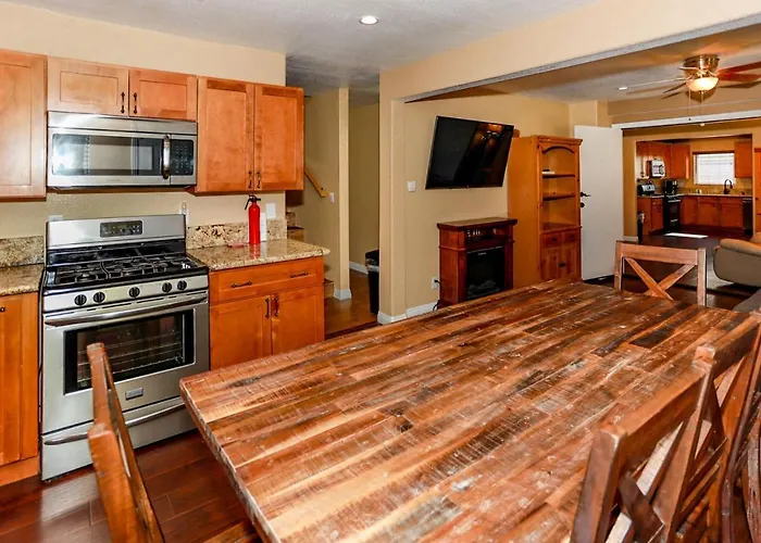 Fawnskin Chalet | Dual-Unit Retreat | Hot Tub, Game Room, Dog Run | Walk To Lake & Marina