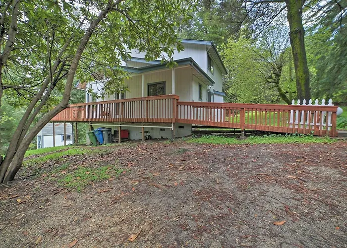 Tree-Lined Los Gatos Home W/ Spacious Deck!
