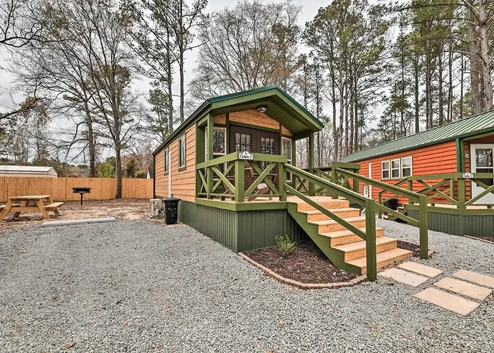 Beautiful New Bern Studio Cabin W/ Fire Pit!
