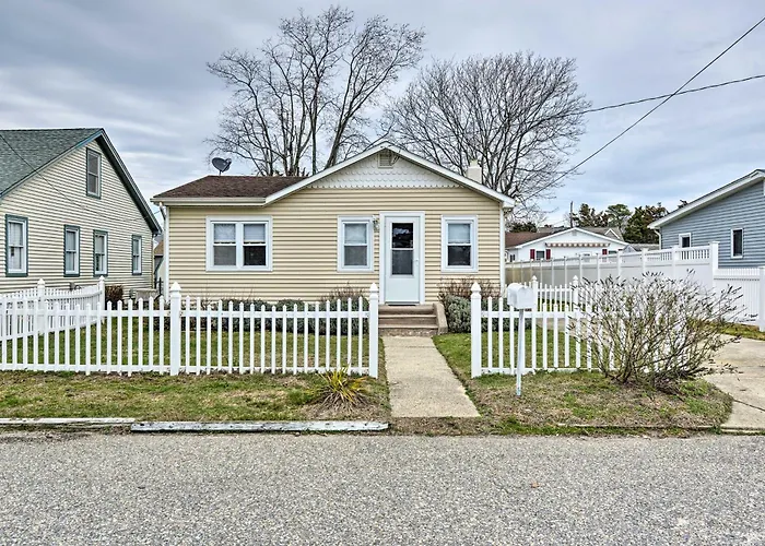 Cozy Villas Cottage W/ Deck, 1/2 Block To Beach!