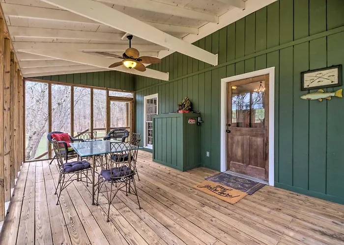 Bright 'Green Gables' Cabin: Hike, Swim & Bbq
