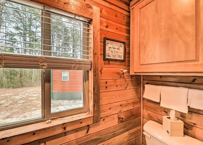Beautiful New Bern Studio Cabin W/ Fire Pit!
