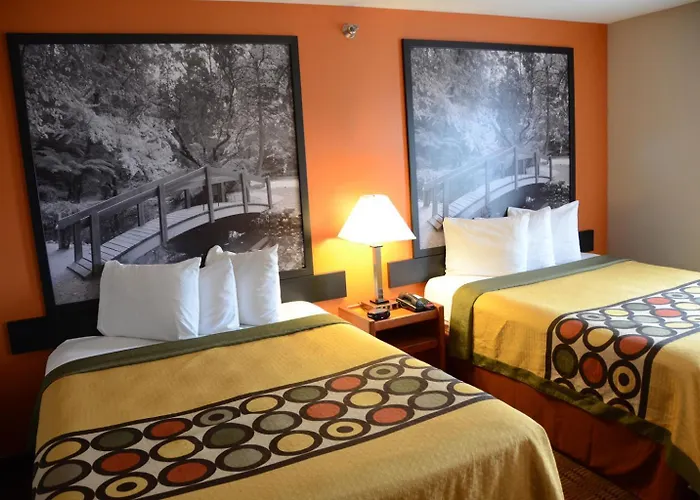 Super 8 By Wyndham Louisville/Expo Center