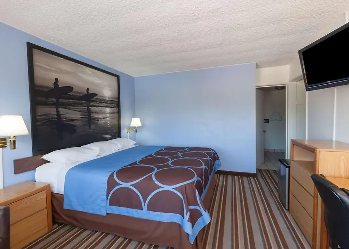 Super 8 By Wyndham Santa Barbara/Goleta