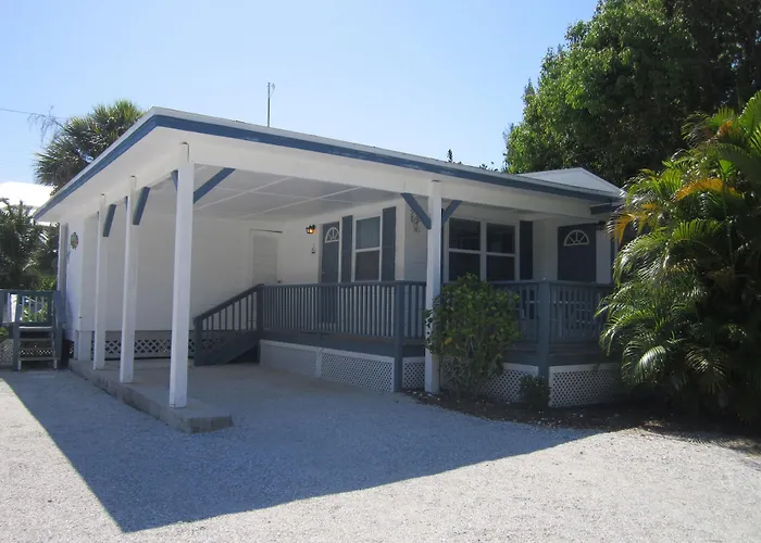 Tropical Winds Beachfront Motel And Cottages