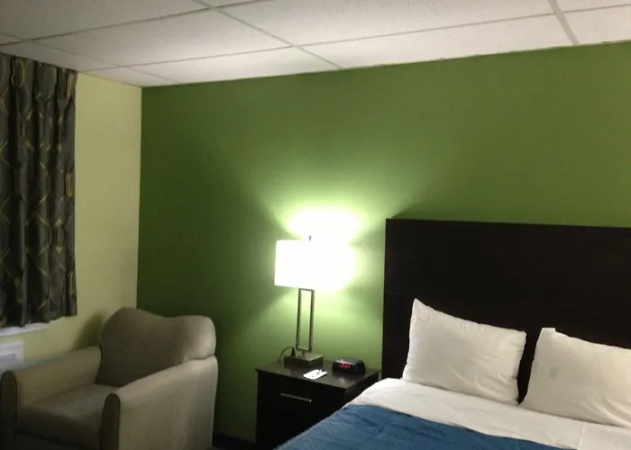 Travelodge By Wyndham Cleveland Lakewood