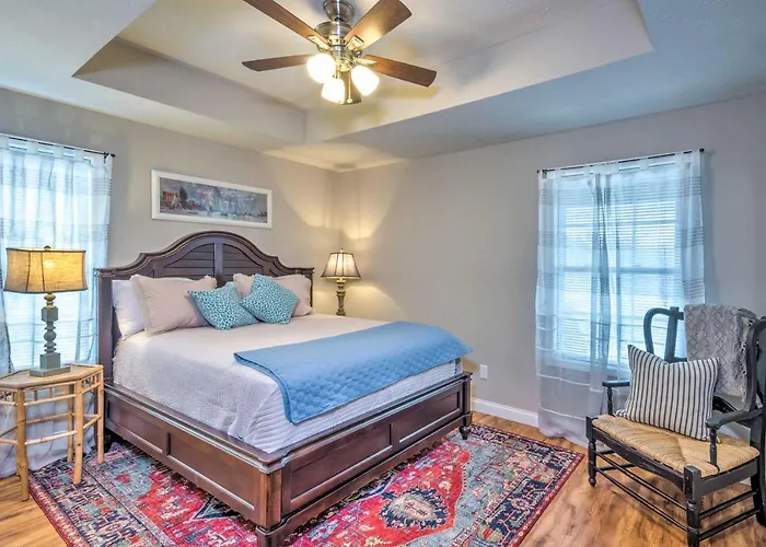 Pet-Friendly Brownsville Retreat W/ Porch!