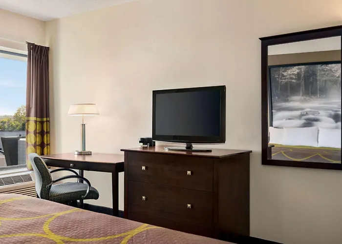 Super 8 By Wyndham Liverpool/Syracuse North Airport