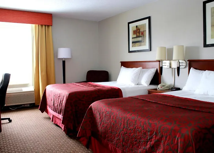 Days Inn & Suites By Wyndham Bloomington/Normal Il